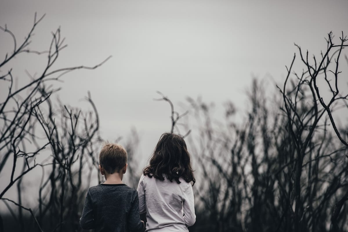 two kids praying