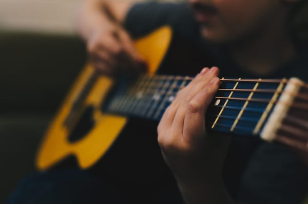 hands playing guitar
