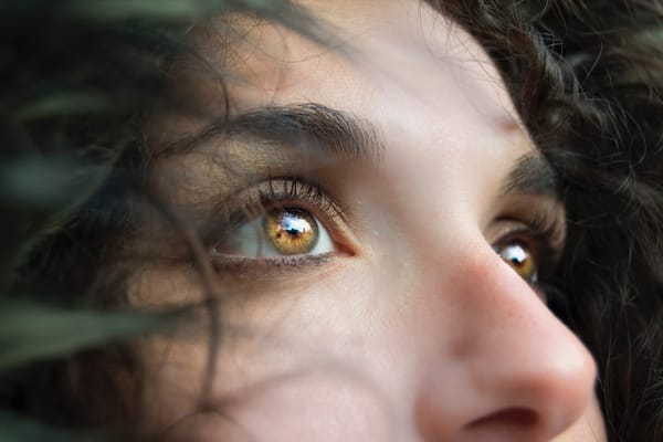 woman eyes