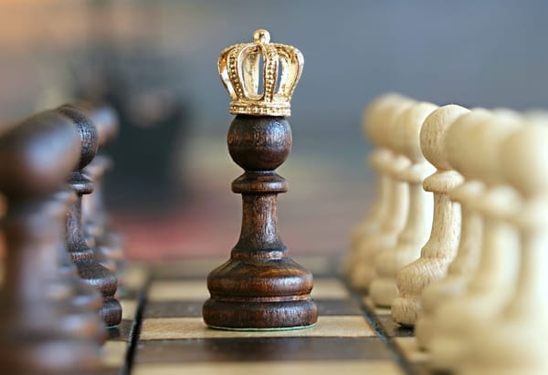 king chess piece